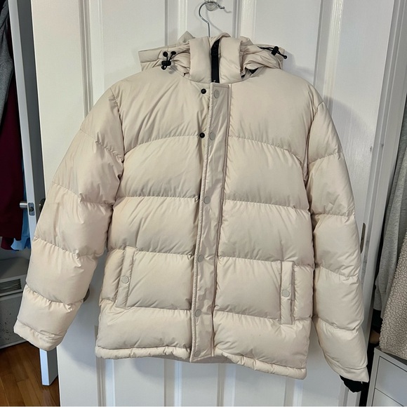 Aritzia Tna THE SUPER PUFF - cliMATTE - in Matte Pearl - Picture 5 of 15